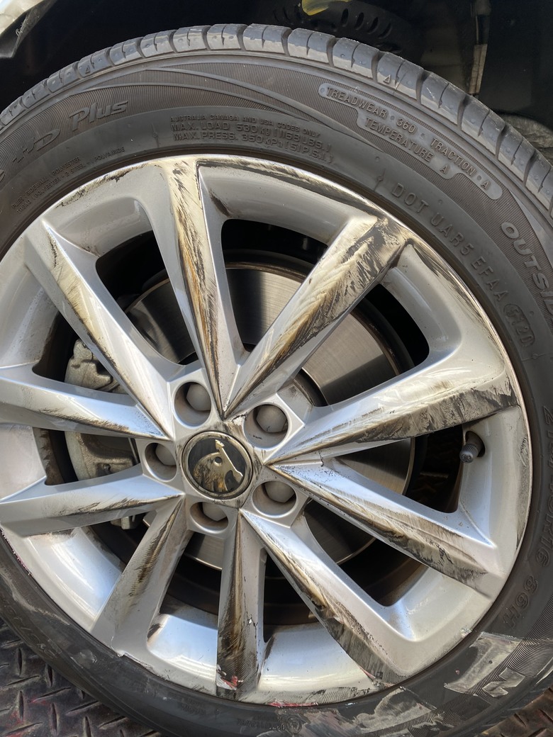 fabia被貨車撞，只有第三責任險，該怎麼處理