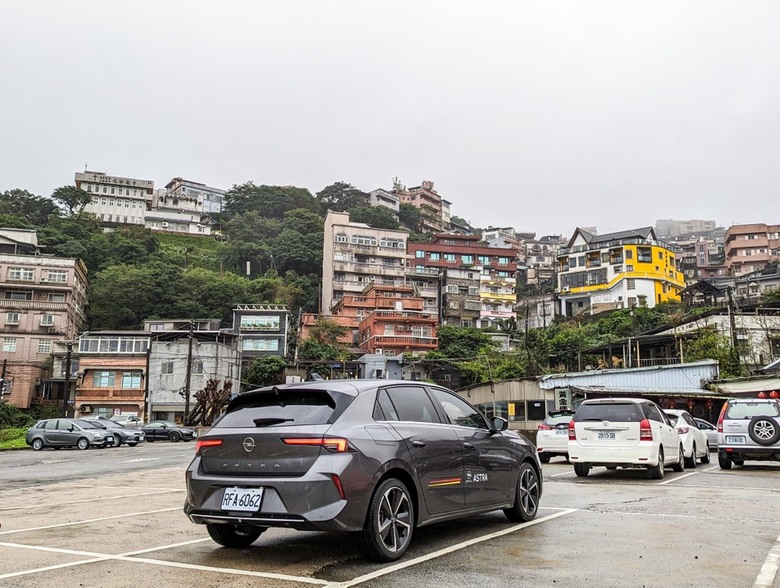 舊車維修換新車體驗,開Astra的雨中山城一日遊
