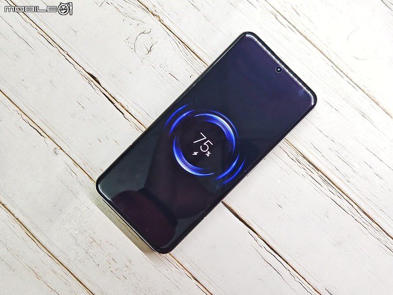 MagSafe行動電源開箱 – Avier VeeGo可立式磁吸行動電源，支援PD快速充電