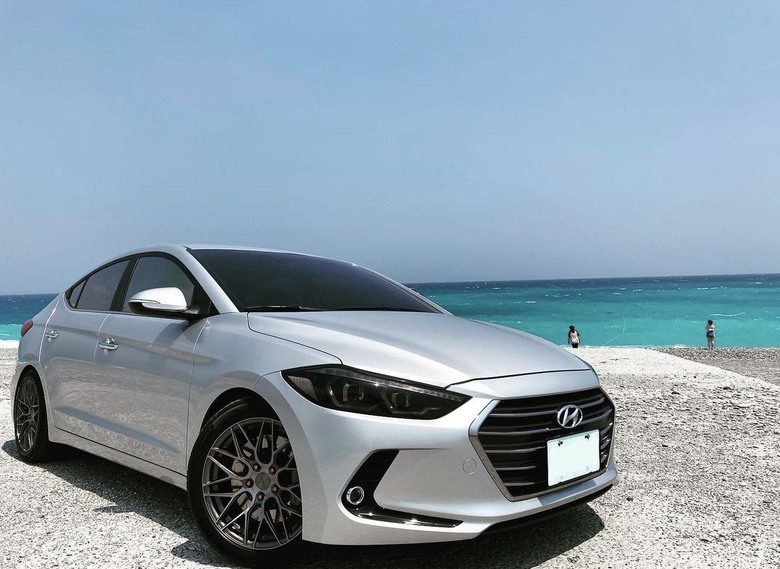 Hyundai Elantra 換新鞋
