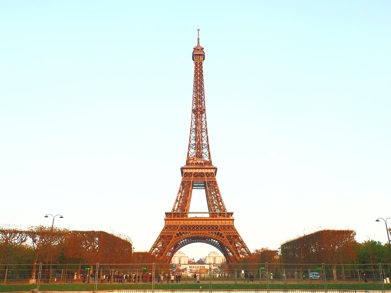 艾菲爾鐵塔(Tour Eiffel)、蒙馬特(Montmartre)、聖心堂(Basilique du Sacré-Cœur de Montmartre),外掛拉法葉百貨 巴黎奧斯曼旗艦店(Galeries Lafayette Haussmann)、莎瑪麗丹百貨(La Samaritaine) — 引領流行的時尚與藝術之都 — 2023年冬季歐洲行旅 第九部