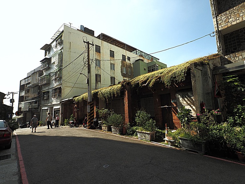 【小惡魔金龍踏春】鄞山寺(汀州會館)、龍山寺、清水巖、福佑宮、重建街、日本警官宿舍、滬尾小學校禮堂,附掛真理街阿給 — 淡水古蹟一日行旅 上半場