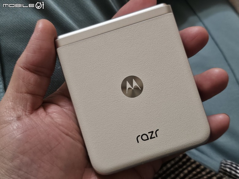 [開箱］🥰超美摺疊機 Motorola Razr 40 白色開箱與實拍成像分享
