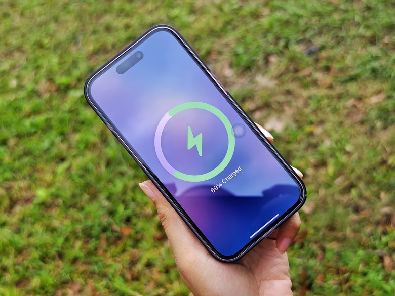 MagSafe行動電源開箱 – Avier VeeGo可立式磁吸行動電源，支援PD快速充電