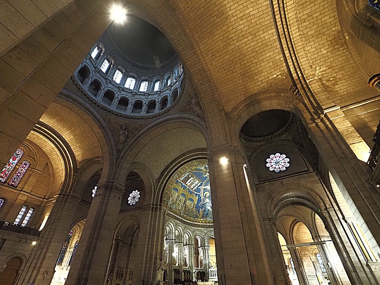 艾菲爾鐵塔(Tour Eiffel)、蒙馬特(Montmartre)、聖心堂(Basilique du Sacré-Cœur de Montmartre),外掛拉法葉百貨 巴黎奧斯曼旗艦店(Galeries Lafayette Haussmann)、莎瑪麗丹百貨(La Samaritaine) — 引領流行的時尚與藝術之都 — 2023年冬季歐洲行旅 第九部