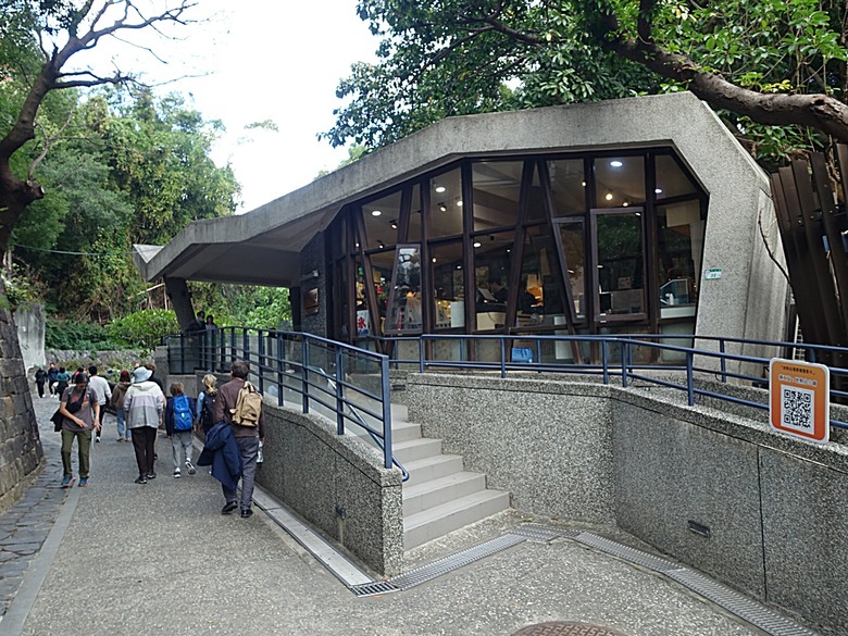 北投溫泉博物館、梅亭旅客服務中心、北投公民會館、普濟寺、地熱谷、凱達格蘭文化館、北投公園、北投圖書館、前日軍衛戍醫院北投分院 — 北投公園週邊冬季散策