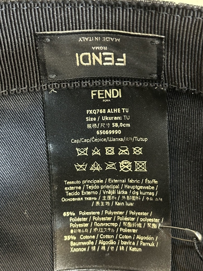 「開箱」FENDI 經典花色帽子