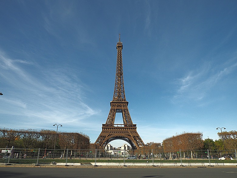 艾菲爾鐵塔(Tour Eiffel)、蒙馬特(Montmartre)、聖心堂(Basilique du Sacré-Cœur de Montmartre),外掛拉法葉百貨 巴黎奧斯曼旗艦店(Galeries Lafayette Haussmann)、莎瑪麗丹百貨(La Samaritaine) — 引領流行的時尚與藝術之都 — 2023年冬季歐洲行旅 第九部