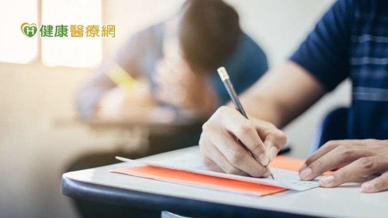 點我看大圖 19歲高中生拚學測、血癌卻反覆復發CAR-T細胞免疫治療點亮希望