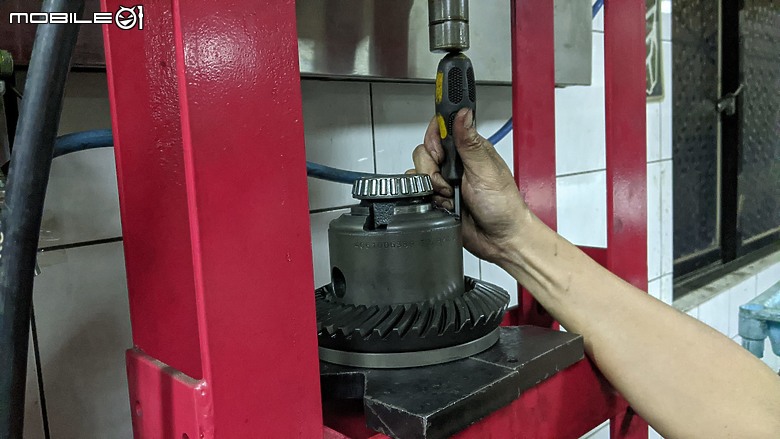 點我看大圖 E34 DIY專輯31 原廠LSD限滑差速器搭載