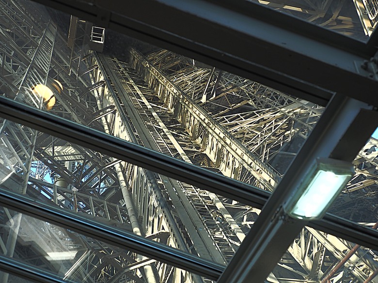 艾菲爾鐵塔(Tour Eiffel)、蒙馬特(Montmartre)、聖心堂(Basilique du Sacré-Cœur de Montmartre),外掛拉法葉百貨 巴黎奧斯曼旗艦店(Galeries Lafayette Haussmann)、莎瑪麗丹百貨(La Samaritaine) — 引領流行的時尚與藝術之都 — 2023年冬季歐洲行旅 第九部