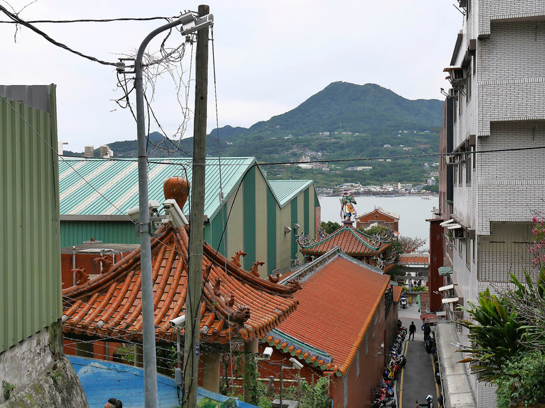 【小惡魔金龍踏春】鄞山寺(汀州會館)、龍山寺、清水巖、福佑宮、重建街、日本警官宿舍、滬尾小學校禮堂,附掛真理街阿給 — 淡水古蹟一日行旅 上半場