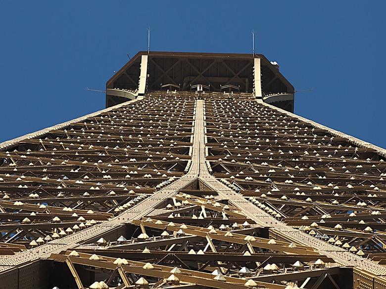 艾菲爾鐵塔(Tour Eiffel)、蒙馬特(Montmartre)、聖心堂(Basilique du Sacré-Cœur de Montmartre),外掛拉法葉百貨 巴黎奧斯曼旗艦店(Galeries Lafayette Haussmann)、莎瑪麗丹百貨(La Samaritaine) — 引領流行的時尚與藝術之都 — 2023年冬季歐洲行旅 第九部