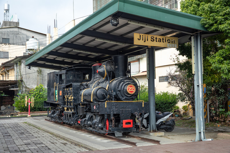 南投水里賞櫻｜集集車站與驛站、八張牛肉麵、阿本農場櫻花園、蠻荒咖啡