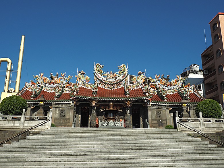 【小惡魔金龍踏春】鄞山寺(汀州會館)、龍山寺、清水巖、福佑宮、重建街、日本警官宿舍、滬尾小學校禮堂，附掛真理街阿給 — 淡水古蹟一日行旅 上半場