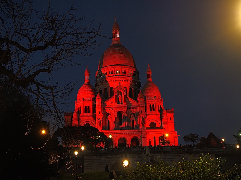 艾菲爾鐵塔(Tour Eiffel)、蒙馬特(Montmartre)、聖心堂(Basilique du Sacré-Cœur de Montmartre),外掛拉法葉百貨 巴黎奧斯曼旗艦店(Galeries Lafayette Haussmann)、莎瑪麗丹百貨(La Samaritaine) — 引領流行的時尚與藝術之都 — 2023年冬季歐洲行旅 第九部