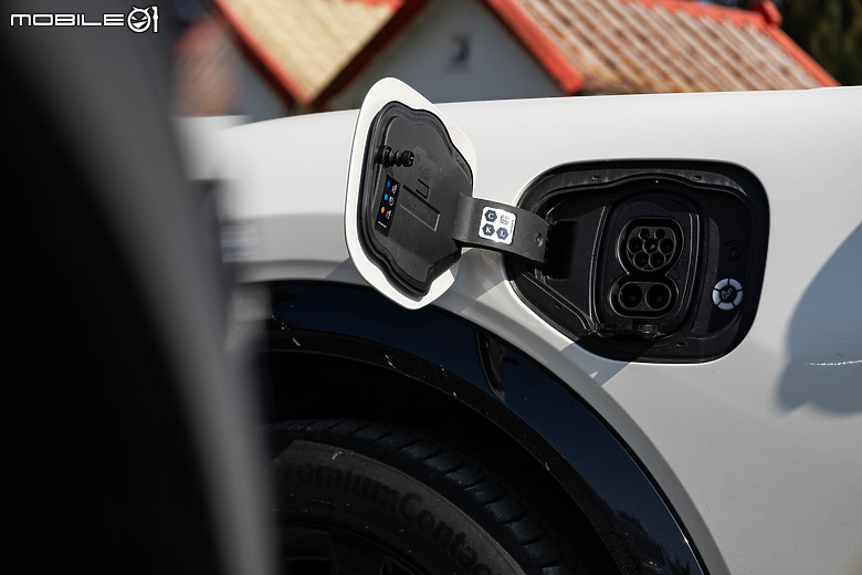 美系中型《電動休旅》比拼|Ford Mustang Mach-E x Tesla Model Y