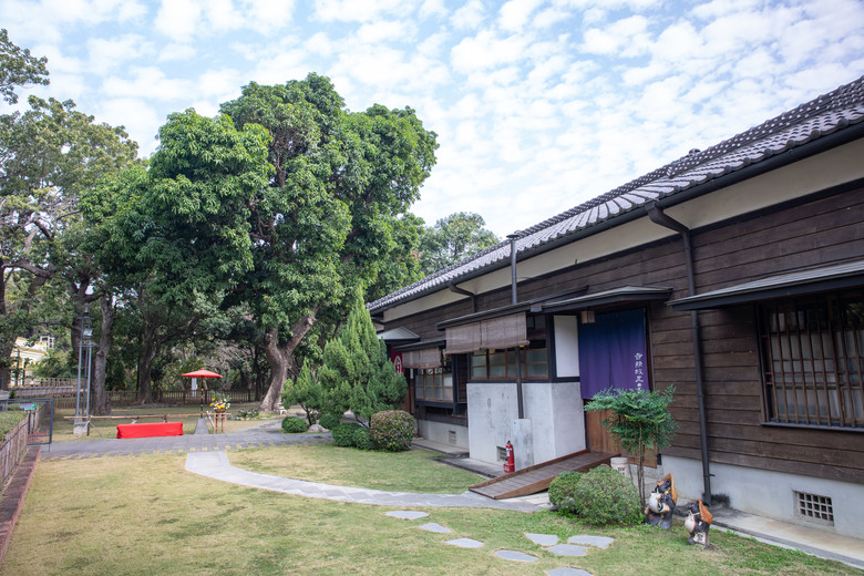 ◆橋頭糖廠 · 糖金歲月散策館 · 吉照故里茶道院 · 老街美食 ◆彌陀漁港海岸光廊 ◆蚵仔寮魚市