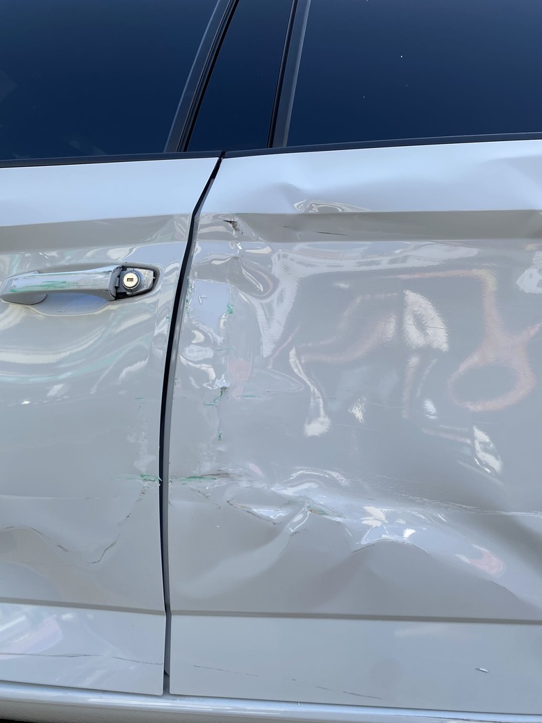 fabia被貨車撞，只有第三責任險，該怎麼處理