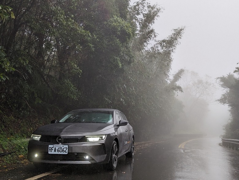 舊車維修換新車體驗,開Astra的雨中山城一日遊