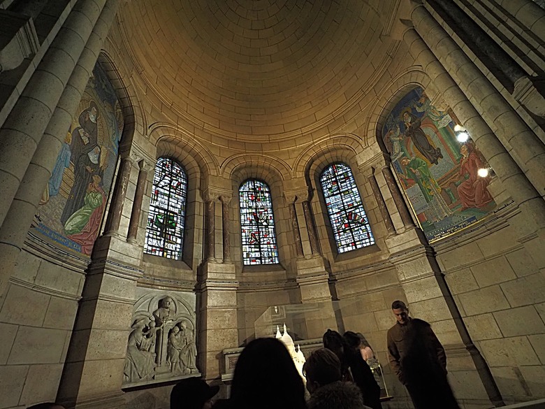 艾菲爾鐵塔(Tour Eiffel)、蒙馬特(Montmartre)、聖心堂(Basilique du Sacré-Cœur de Montmartre),外掛拉法葉百貨 巴黎奧斯曼旗艦店(Galeries Lafayette Haussmann)、莎瑪麗丹百貨(La Samaritaine) — 引領流行的時尚與藝術之都 — 2023年冬季歐洲行旅 第九部