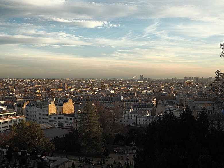 艾菲爾鐵塔(Tour Eiffel)、蒙馬特(Montmartre)、聖心堂(Basilique du Sacré-Cœur de Montmartre),外掛拉法葉百貨 巴黎奧斯曼旗艦店(Galeries Lafayette Haussmann)、莎瑪麗丹百貨(La Samaritaine) — 引領流行的時尚與藝術之都 — 2023年冬季歐洲行旅 第九部