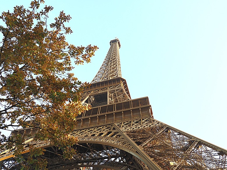 艾菲爾鐵塔(Tour Eiffel)、蒙馬特(Montmartre)、聖心堂(Basilique du Sacré-Cœur de Montmartre),外掛拉法葉百貨 巴黎奧斯曼旗艦店(Galeries Lafayette Haussmann)、莎瑪麗丹百貨(La Samaritaine) — 引領流行的時尚與藝術之都 — 2023年冬季歐洲行旅 第九部