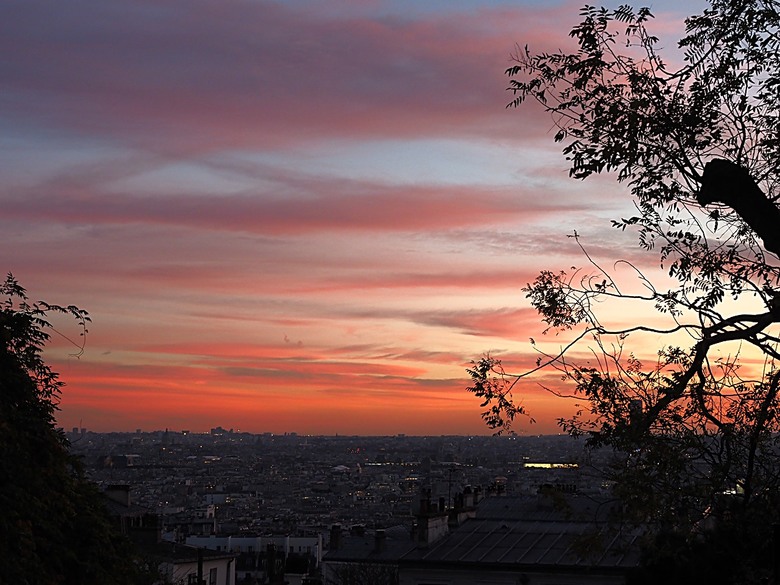 艾菲爾鐵塔(Tour Eiffel)、蒙馬特(Montmartre)、聖心堂(Basilique du Sacré-Cœur de Montmartre),外掛拉法葉百貨 巴黎奧斯曼旗艦店(Galeries Lafayette Haussmann)、莎瑪麗丹百貨(La Samaritaine) — 引領流行的時尚與藝術之都 — 2023年冬季歐洲行旅 第九部