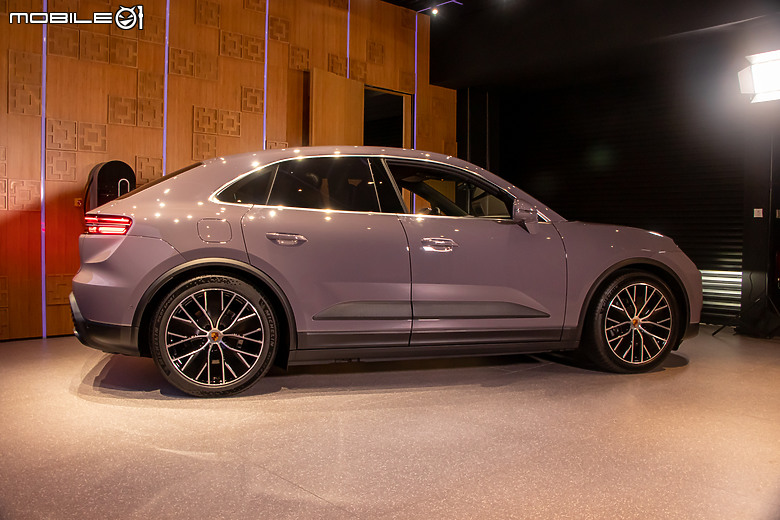 加入純電戰局,內外全面革新!Porsche Macan 大改款新加坡首發直擊!