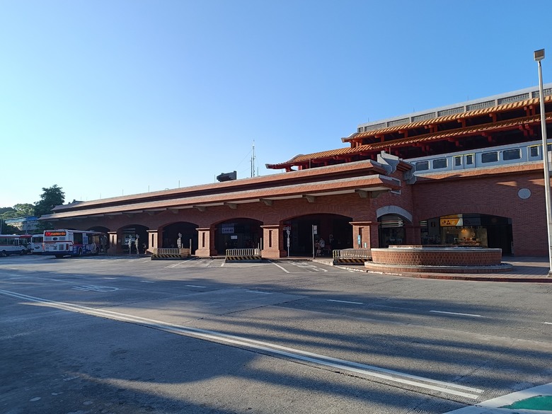 【小惡魔金龍踏春】鄞山寺(汀州會館)、龍山寺、清水巖、福佑宮、重建街、日本警官宿舍、滬尾小學校禮堂,附掛真理街阿給 — 淡水古蹟一日行旅 上半場