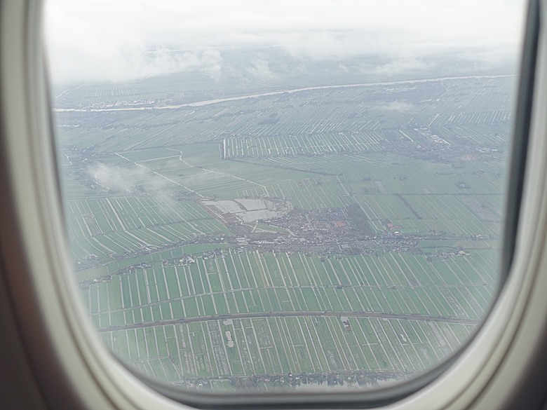 中華航空 臺北⇔阿姆斯特丹之長程飛航 與 荷蘭航空 巴黎⇒阿姆斯特丹之歐陸航線，外掛荷比邊境及比法邊境高速公路休息站 體驗紀錄 — 2023年冬季歐洲行旅 移動篇