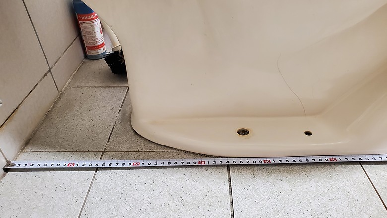 令人困擾的馬桶管距