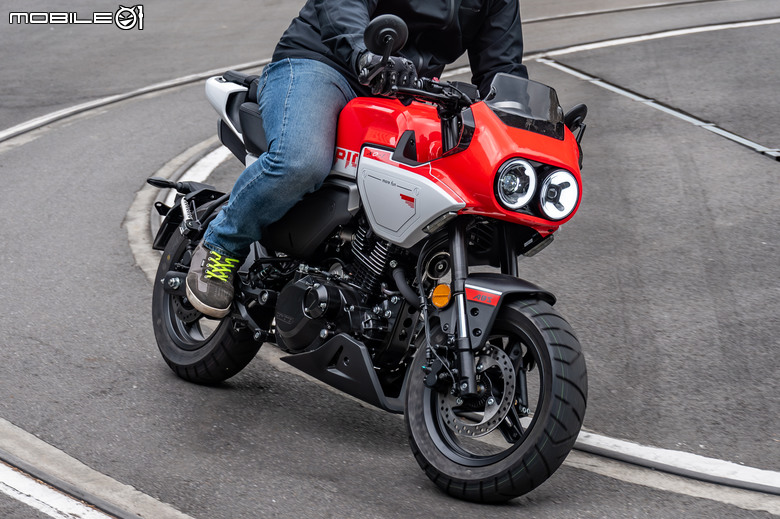 CFMOTO Papio XO-1搶先試駕|無害外型暗藏熱血本質!雖不完美但瑕不掩瑜!
