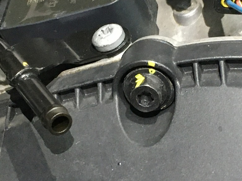 2017 Golf R 更換正時上蓋密封圈與發電機單向軸承