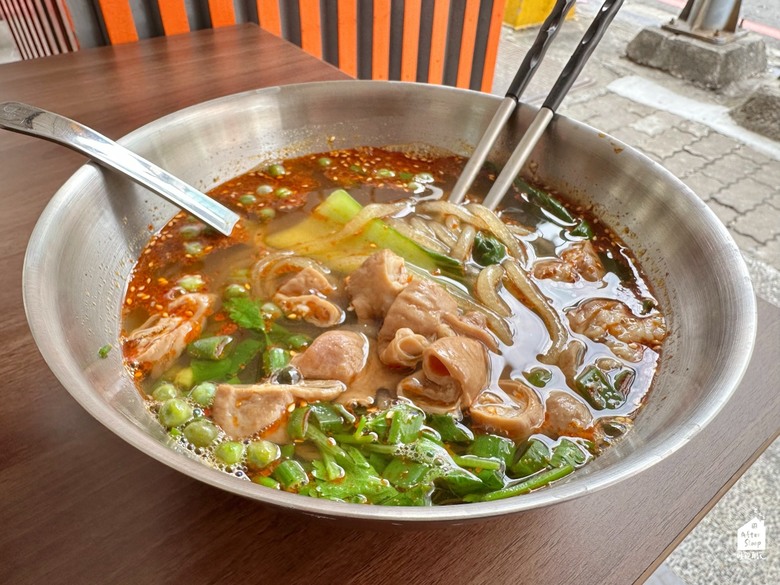 高雄苓雅｜咪魯重慶小麵＿麻香酸辣粉與非常入味牛肉麵