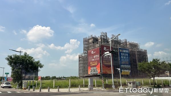 13、14期開發商敲碗等，204億元、123筆抵費地年後將標售