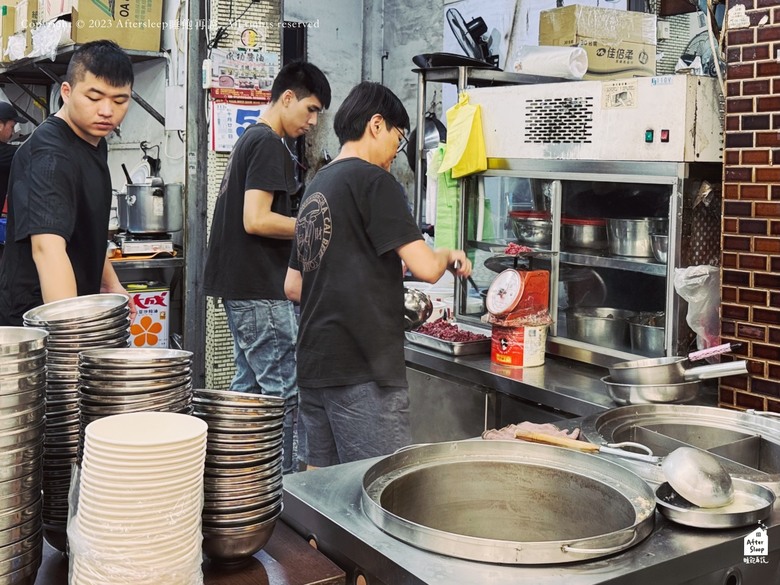 台南安平｜阿財牛肉湯＿安平老街暖胃人氣老店