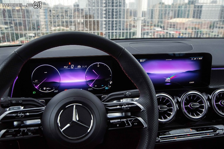 Mercedes-Benz 小改款 GLB 200 試駕｜科技、動力再優化，空間機能仍表現強勢！