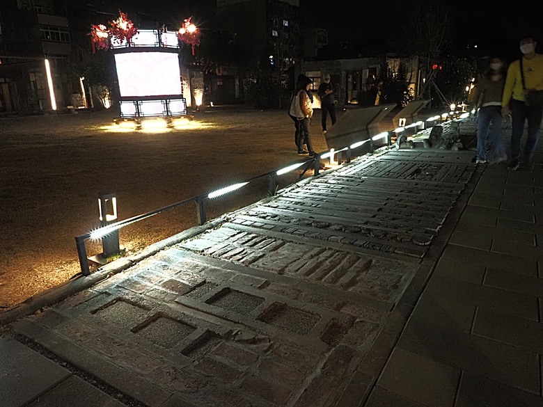 臺灣鳳梨工場、蚵仔寮漁市場、愛琴海岸海景渡假農場、橋頭糖廠、明寧靖王墓,外掛位在屏東的勝利星村V.I.P Zone — 2024年【小惡魔金龍踏春】春節假期遊程之一