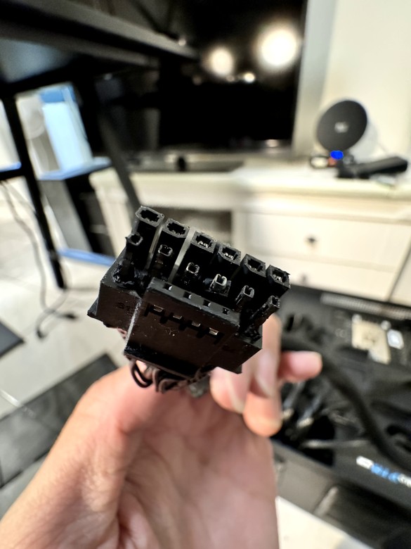 點我看大圖 換我遇到 MSI Suprim Liquid X 4090接頭燒毀(持續更新)