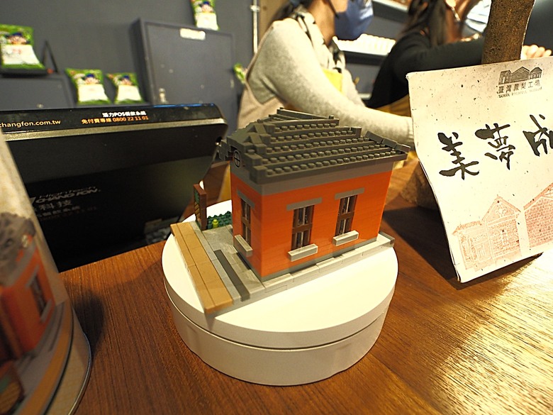 臺灣鳳梨工場、蚵仔寮漁市場、愛琴海岸海景渡假農場、橋頭糖廠、明寧靖王墓，外掛位在屏東的勝利星村V.I.P Zone — 2024年【小惡魔金龍踏春】春節假期遊程之一