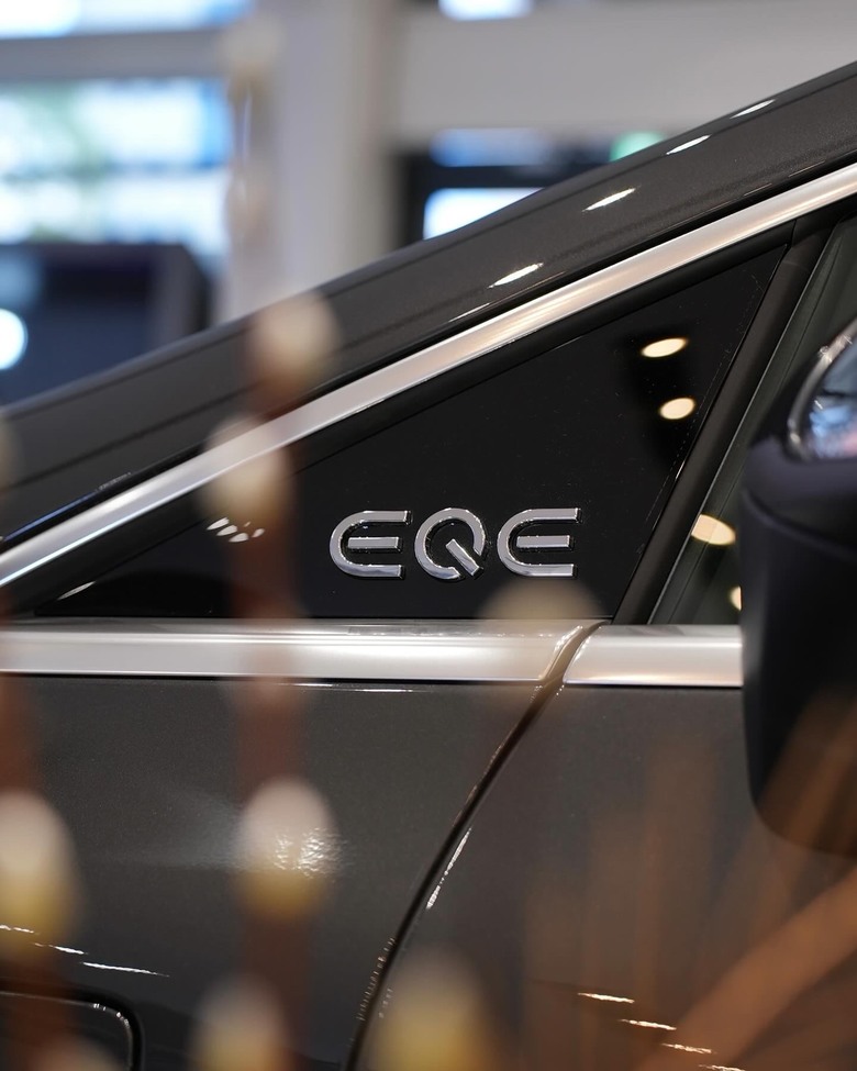 M-Benz EQE300 V295