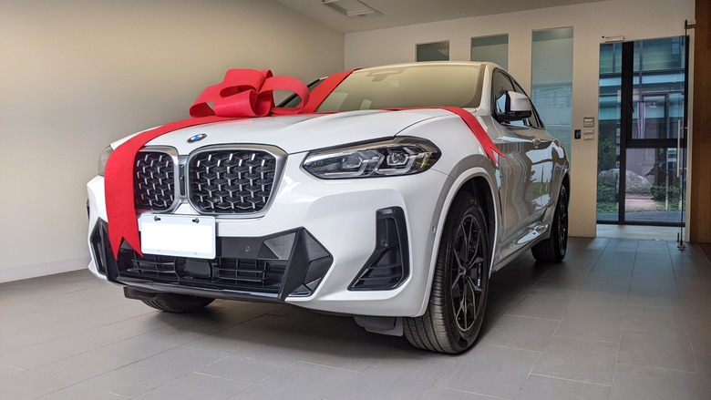 [開箱，建築師詳解 ] BMW X4 30i M sport - 外型帥氣，內在細膩的歐系跑旅