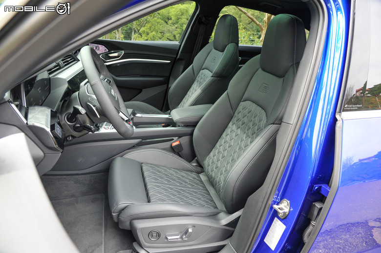 Audi SQ8 Sportback e-tron quattro 試駕|帥氣有型、科技與性能的美好融合!