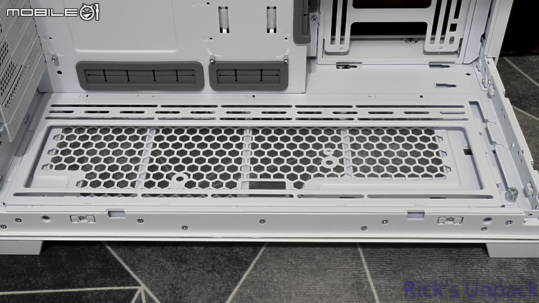 【開箱】自帶燈條更加獨特吸睛 | LIAN LI O11 Dynamic EVO RGB WHITE