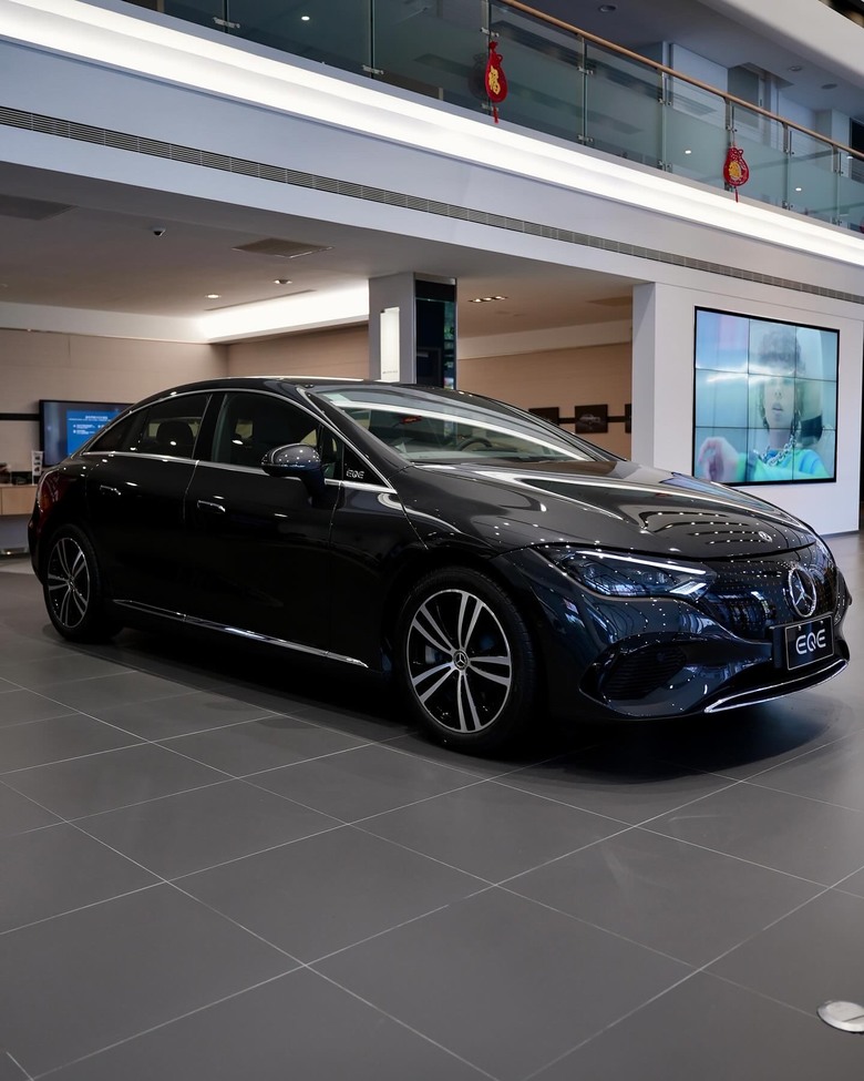 M-Benz EQE300 V295