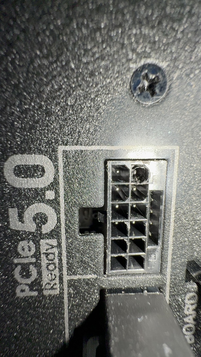 點我看大圖 換我遇到 MSI Suprim Liquid X 4090接頭燒毀(持續更新)