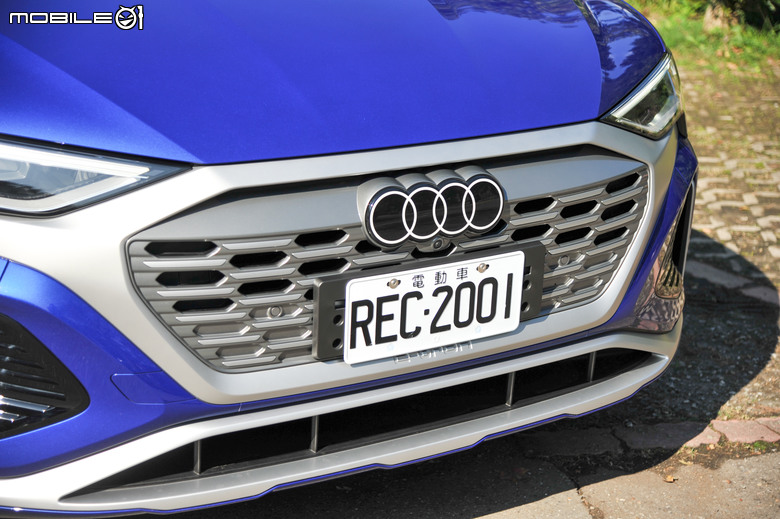 Audi SQ8 Sportback e-tron quattro 試駕|帥氣有型、科技與性能的美好融合!