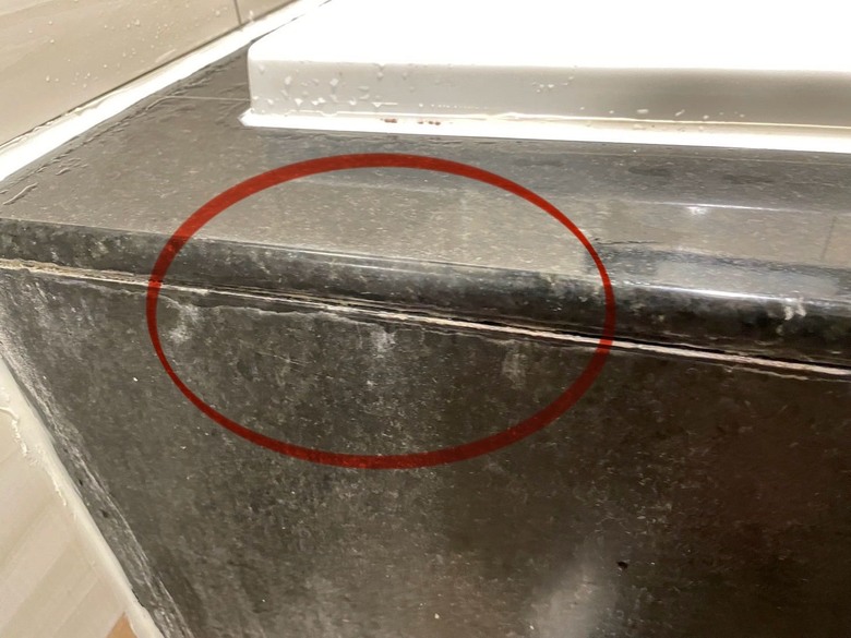 樓下天花板有水痕 懷疑是我家漏水⋯⋯