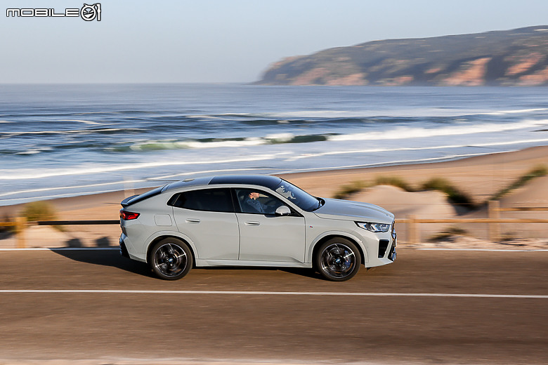BMW iX2 xDrive30 葡萄牙試駕|重整旗鼓依舊叛逆,渾身電力再戰跑旅級距!